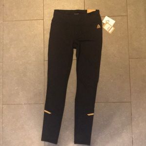 🚫SOLD🚫NWT Reebok Yoga Pants • Black with gold